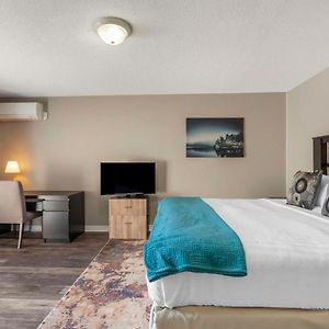 Queen Room Balcony Lake View